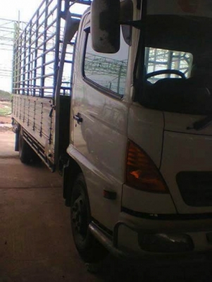 รถฮีโน่ 6 ล้อ รั่ว  150 แรงม้า ปี 50  สนใจติดต่อ 081 - 6079515