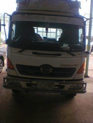 รถฮีโน่ 6 ล้อ รั่ว  150 แรงม้า ปี 50  สนใจติดต่อ 081 - 6079515