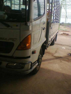 รถฮีโน่ 6 ล้อ รั่ว  150 แรงม้า ปี 50  สนใจติดต่อ 081 - 6079515