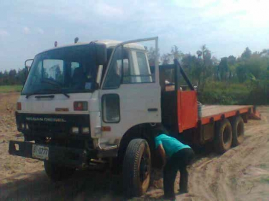 ขายรถเทนเลอร์ 10ล้อ2เพลาNISSAN  UD  41  เครื่อง285แรงยางสวยทั้ง10เส้นหางเทนเลอร์เหล็กไอบีมร้อย