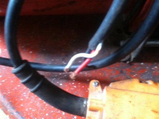 รอกสลิงไฟฟ้า 2 สาย ไม่มีตะขอครับ รอกสลิงไฟฟ้า 2 สาย ไม่มีตะขอครับ