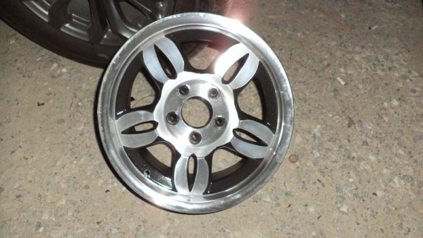 ขายล้อแม็ก ขอบ 15 นิ้ว 5 รู 114.3  กว้าง 7 นิ้ว 4 วง