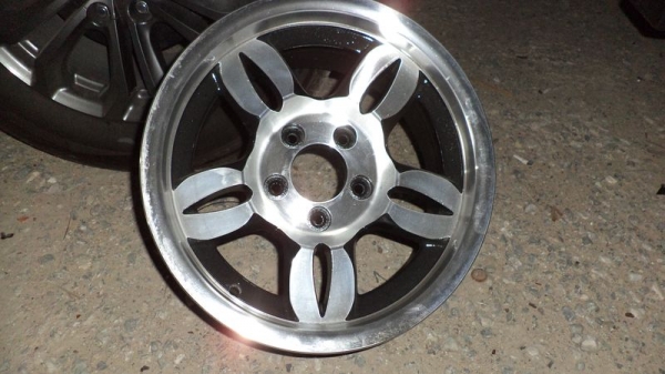 ขายล้อแม็ก ขอบ 15 นิ้ว 5 รู 114.3  กว้าง 7 นิ้ว 4 วง