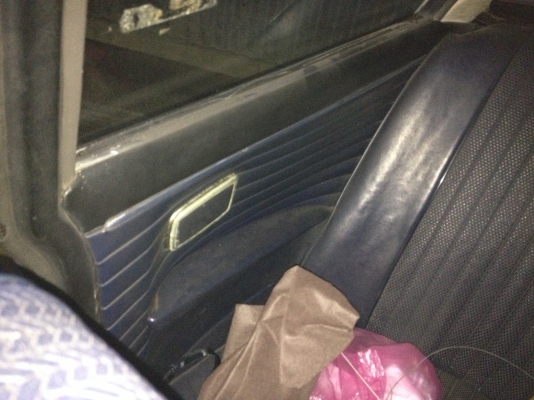 ขาย bmw 1602 ไฟท้ายกลมครับ