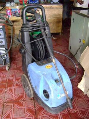 เครื่องฉีดน้ำ FA-SA ของอิตาลี