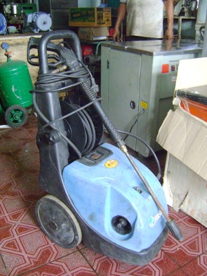 เครื่องฉีดน้ำ FA-SA ของอิตาลี