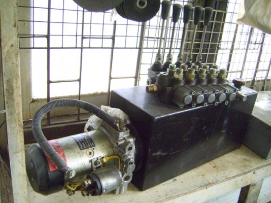 ปั๊มไฮโดรลิก พร้อมวาวล์