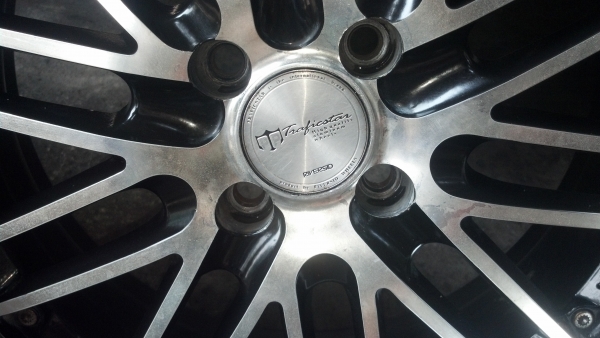 แม็กวีไอพี 4 รู 100 ขอบ17 พร้อมยาง 205 45 17 ปี 10 แม็กวีไอพี 4 รู 100 ขอบ17 พร้อมยาง 205 45 17 ปี 10