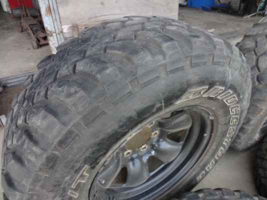 ขายล้อโฟร์พร้อมยาง 265-75-16 ลายนี้หายาก  แข็งแรงแน่ๆ