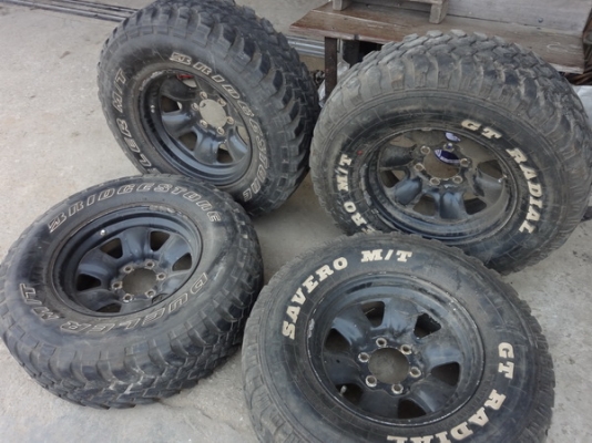 ขายล้อโฟร์พร้อมยาง 265-75-16 ลายนี้หายาก  แข็งแรงแน่ๆ