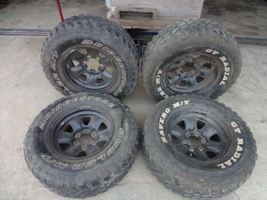 ขายล้อโฟร์พร้อมยาง 265-75-16 ลายนี้หายาก  แข็งแรงแน่ๆ