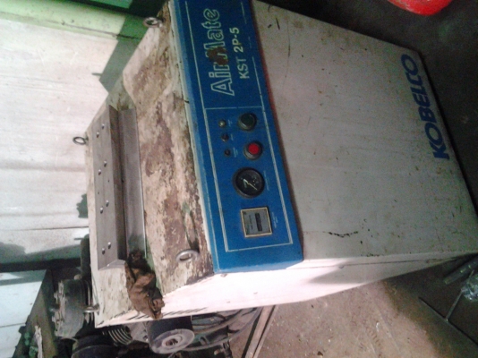 ปั๊มลมสกรู 2 แรง kobelco ไฟสามเฟส  สนใจติดต่อ 081-5266979 สินค้าอยู่พุทธมลทลสาย 4 ครับ