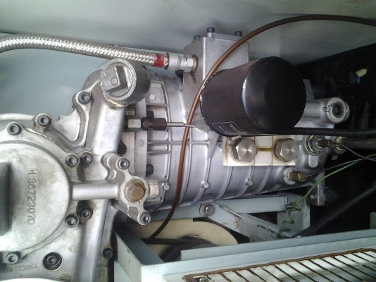 ปั๊มลมสกรู 2 แรง kobelco ไฟสามเฟส  สนใจติดต่อ 081-5266979 สินค้าอยู่พุทธมลทลสาย 4 ครับ