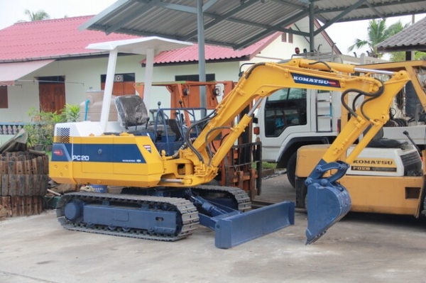 มือสองญี่ปุ่นนำเข้าเอง แบคโฮ KOMATSU-PC20-6 พร้อมไลน์หัวเจาะ มือสองญี่ปุ่นแท้ สภาพดี ทำสีแล้ว รถพร้อมใช้ ราคาคุยกันได้ มีบริการขนส่ง