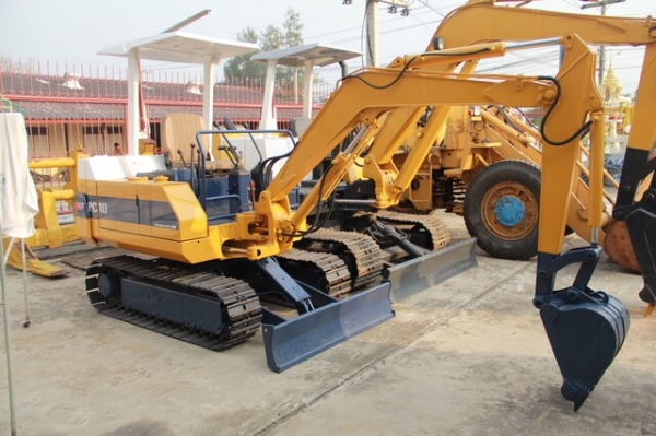 มือสองญี่ปุ่นนำเข้าเอง แบคโฮ KOMATSU-PC10-6 มือสองญี่ปุ่นแท้ สภาพดี ทำสีแล้ว รถพร้อมใช้ ราคาคุยกันได้ มีบริการขนส่ง