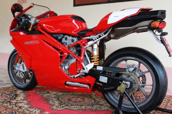 DUCATI      999 S      ปี 05     สีเดิมจากญี่ปุ่นทั้งคัน  รับประกันเครื่องยนต์ 1 ปี