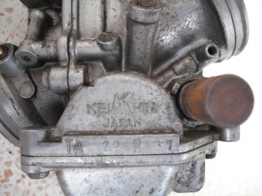 เครื่อง XS250 พร้อมคาร์บูแฟลตสไลด์