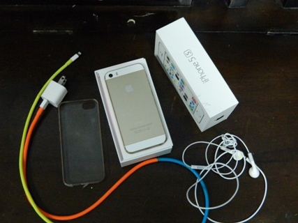 ขายโทรศัพย์มือถือiphone5s มือเดียวออกห้าง 16GB ขายโทรศัพย์มือถือiphone5s มือเดียวออกห้าง 16GB