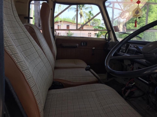 10 ล้อเพลาเดียว กระบะเปิดข้าง (ฝาข้างถอดออกมีให้ครบ)ISUZU JCM วางเครื่อง 168 แรง EH700 รถสวยมากๆ คัสซีสวย หัวสวย เครื่องสวย รถปี 2522 เล่มติดมือ