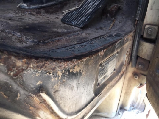 10 ล้อเพลาเดียว กระบะเปิดข้าง (ฝาข้างถอดออกมีให้ครบ)ISUZU JCM วางเครื่อง 168 แรง EH700 รถสวยมากๆ คัสซีสวย หัวสวย เครื่องสวย รถปี 2522 เล่มติดมือ