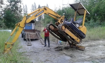 รถขุด แบคโฮ KOMATSU: PC 30-5 เครื่องยนต์ 3 สูบ มือสองญี่ปุ่น พร้อมใช้