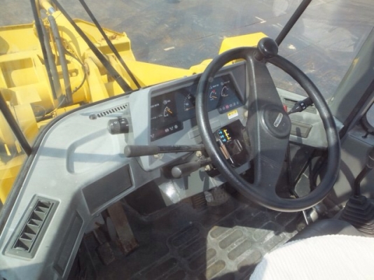 ขาย KOMATSU WA100-3 นำเข้าจากญี่ปุ่น 090-986-2521 อ๊อบ