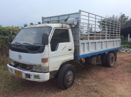 TOYOTA 6 ล้อ( เครื่อง15 B 120แรง) ช่วงล่างใหญ่ F หน้า-หลัง กะบะยาว 5เมตร พวงมาลัยพาว์เวอร์ รถใช้งานอยู่ภาษีไม่ขาด ขาย 230,000 บาท (ศุภากร 081-4252943)