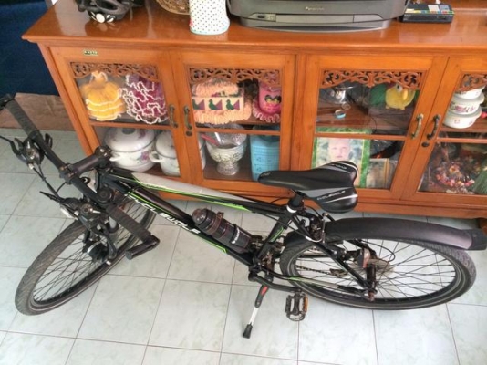 ลดราคาเหลือ 5,999 จักรยาน LA ทำยี่ห้อและมาตรฐานส่งออกต่างประเทศ ล้อ 26 นิ้วแก้มยางเรืองแสง วงล้ออัลลอย โครงอัลลอย แข็งแรงน้ำหนักเบา เกียร์ชิมาโน่ 24 สปีด ดุมหน้าชิมาโน่ปั่นไฟในตัว มีไฟท้ายและไฟหน้าในตัว ติดอัตโนมัติและดับอัตโนมัติ เวลาจอดด้านหน้าจะมีไฟหรี