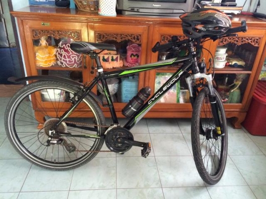 ลดราคาเหลือ 5,999 จักรยาน LA ทำยี่ห้อและมาตรฐานส่งออกต่างประเทศ ล้อ 26 นิ้วแก้มยางเรืองแสง วงล้ออัลลอย โครงอัลลอย แข็งแรงน้ำหนักเบา เกียร์ชิมาโน่ 24 สปีด ดุมหน้าชิมาโน่ปั่นไฟในตัว มีไฟท้ายและไฟหน้าในตัว ติดอัตโนมัติและดับอัตโนมัติ เวลาจอดด้านหน้าจะมีไฟหรี