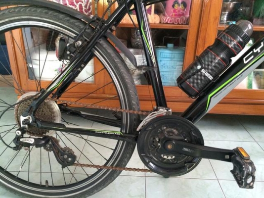 ลดราคาเหลือ 5,999 จักรยาน LA ทำยี่ห้อและมาตรฐานส่งออกต่างประเทศ ล้อ 26 นิ้วแก้มยางเรืองแสง วงล้ออัลลอย โครงอัลลอย แข็งแรงน้ำหนักเบา เกียร์ชิมาโน่ 24 สปีด ดุมหน้าชิมาโน่ปั่นไฟในตัว มีไฟท้ายและไฟหน้าในตัว ติดอัตโนมัติและดับอัตโนมัติ เวลาจอดด้านหน้าจะมีไฟหรี