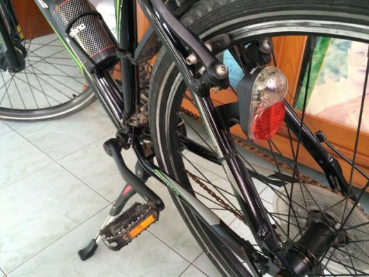 ลดราคาเหลือ 5,999 จักรยาน LA ทำยี่ห้อและมาตรฐานส่งออกต่างประเทศ ล้อ 26 นิ้วแก้มยางเรืองแสง วงล้ออัลลอย โครงอัลลอย แข็งแรงน้ำหนักเบา เกียร์ชิมาโน่ 24 สปีด ดุมหน้าชิมาโน่ปั่นไฟในตัว มีไฟท้ายและไฟหน้าในตัว ติดอัตโนมัติและดับอัตโนมัติ เวลาจอดด้านหน้าจะมีไฟหรี