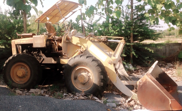 KOMATSU JH30 รถตักล้อยาง รถบอดี้เดิมๆสภาพดีมากครับ เครื่องยนต์เดิมปั๊มเดิมๆเครื่องอ่อนต้องฟิตเครื่องใหม่ ระบบของเหลวไฮดรอลิกส์ยังสภาพดี แขนยังไม่ได้ต่อตักได้ 1 คิว ช่วงล่างดียางสภาพสวยครับพร้อมใช้งาน เอกสารสัญญาซื้อขาย ราคาต่อรองได้ครับ