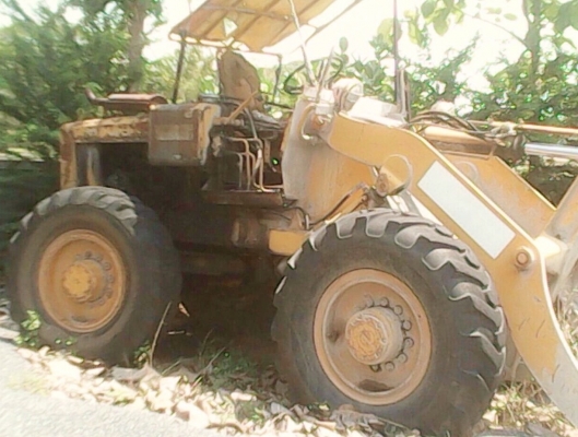 KOMATSU JH30 รถตักล้อยาง รถบอดี้เดิมๆสภาพดีมากครับ เครื่องยนต์เดิมปั๊มเดิมๆเครื่องอ่อนต้องฟิตเครื่องใหม่ ระบบของเหลวไฮดรอลิกส์ยังสภาพดี แขนยังไม่ได้ต่อตักได้ 1 คิว ช่วงล่างดียางสภาพสวยครับพร้อมใช้งาน เอกสารสัญญาซื้อขาย ราคาต่อรองได้ครับ