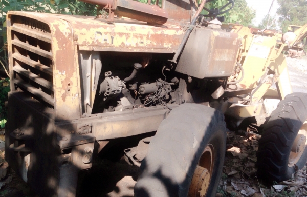 KOMATSU JH30 รถตักล้อยาง รถบอดี้เดิมๆสภาพดีมากครับ เครื่องยนต์เดิมปั๊มเดิมๆเครื่องอ่อนต้องฟิตเครื่องใหม่ ระบบของเหลวไฮดรอลิกส์ยังสภาพดี แขนยังไม่ได้ต่อตักได้ 1 คิว ช่วงล่างดียางสภาพสวยครับพร้อมใช้งาน เอกสารสัญญาซื้อขาย ราคาต่อรองได้ครับ