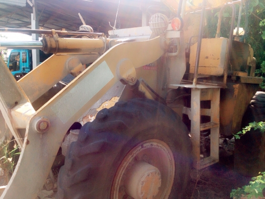 KOMATSU JH30 รถตักล้อยาง รถบอดี้เดิมๆสภาพดีมากครับ เครื่องยนต์เดิมปั๊มเดิมๆเครื่องอ่อนต้องฟิตเครื่องใหม่ ระบบของเหลวไฮดรอลิกส์ยังสภาพดี แขนยังไม่ได้ต่อตักได้ 1 คิว ช่วงล่างดียางสภาพสวยครับพร้อมใช้งาน เอกสารสัญญาซื้อขาย ราคาต่อรองได้ครับ