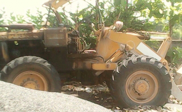 KOMATSU JH30 รถตักล้อยาง รถบอดี้เดิมๆสภาพดีมากครับ เครื่องยนต์เดิมปั๊มเดิมๆเครื่องอ่อนต้องฟิตเครื่องใหม่ ระบบของเหลวไฮดรอลิกส์ยังสภาพดี แขนยังไม่ได้ต่อตักได้ 1 คิว ช่วงล่างดียางสภาพสวยครับพร้อมใช้งาน เอกสารสัญญาซื้อขาย ราคาต่อรองได้ครับ