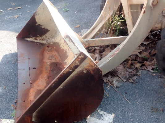 KOMATSU JH30 รถตักล้อยาง รถบอดี้เดิมๆสภาพดีมากครับ เครื่องยนต์เดิมปั๊มเดิมๆเครื่องอ่อนต้องฟิตเครื่องใหม่ ระบบของเหลวไฮดรอลิกส์ยังสภาพดี แขนยังไม่ได้ต่อตักได้ 1 คิว ช่วงล่างดียางสภาพสวยครับพร้อมใช้งาน เอกสารสัญญาซื้อขาย ราคาต่อรองได้ครับ