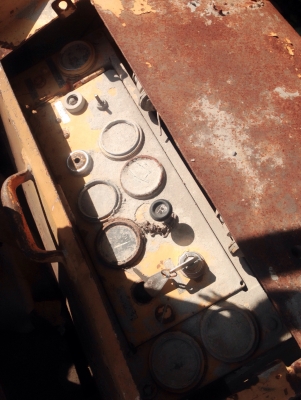 KOMATSU JH30 รถตักล้อยาง รถบอดี้เดิมๆสภาพดีมากครับ เครื่องยนต์เดิมปั๊มเดิมๆเครื่องอ่อนต้องฟิตเครื่องใหม่ ระบบของเหลวไฮดรอลิกส์ยังสภาพดี แขนยังไม่ได้ต่อตักได้ 1 คิว ช่วงล่างดียางสภาพสวยครับพร้อมใช้งาน เอกสารสัญญาซื้อขาย ราคาต่อรองได้ครับ