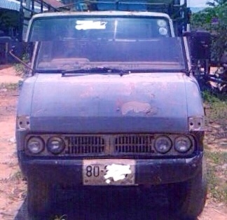 NISSAN CABALL 100 HP 4BC2 รถบรรทุกหกล้อ นิสสัน คาร์บอน กระบะคอกเหล็กความยาว 3.20 เมตรสภาพดีพร้อมบรรทุกได้เลยครับ เครื่องยนต์ อีซูซุ 100 แรงลงเล่มครบพร้อมแรงดีไม่มีเยิ้ม ภายในเก๋งคอนโซลยังอยู่ครบพร้อม พวงมาลัยธรรมดา ช่วงล่างคัชซีไม่ผุไม่บวม ยางสภาพดีประมาณ