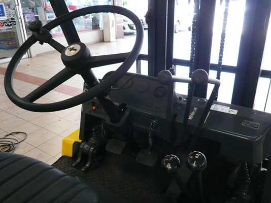 ขายรถโฟล์คลิฟท์มือสอง KOMATSU รุ่น FG20-7  ราคา 145,000 บาท นำเข้าจากประเทศญี่ปุ่น 100\% ไม่เคยใช้งานในประเทศไทย