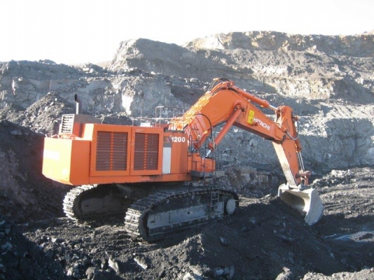 รถขุด HITACHI EX1200-6  4235ชม.  ปี2012 (120ตัน) ใครหาอยู่ติดต่อมาได้เลยครับ