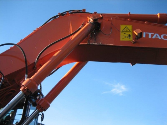 รถขุด HITACHI EX1200-6  4235ชม.  ปี2012 (120ตัน) ใครหาอยู่ติดต่อมาได้เลยครับ