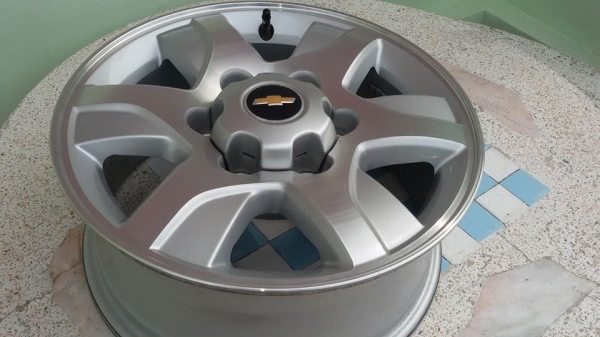 ขายล้อแม็ก chev colorado 16"สนใจติดต่อเล็กคลองสามครับ 081-3747940