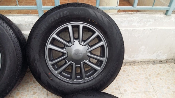 ขายล้อแม็กป้ายแดง d-max สีรมดำ 16" พร้อมยางป้ายแดง  สนใจติดต่อเล็กคลองสามครับ 081-3747940