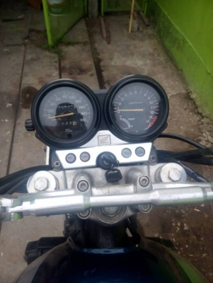 โอ บางนา ขาย cb400 ปี 93 อินวอย สรรพสามิตร ราคาเบาๆ 48,900 บาท โอ บางนา ขาย cb400 ปี 93 อินวอย สรรพสามิตร ราคาเบาๆ 48,900 บาท