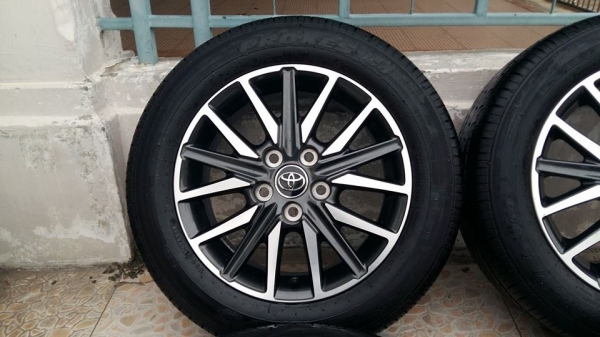 ขายล้อแม็กป้ายแดง toyota 16" ยางปี14 สนใจติดต่อเล็กคลองสามครับ 081-3747940