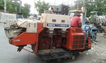 รถเกี่ยวข้าว kubota ใช้งานได้ 2 ระบบ มัดฟางได้ด้วยครับ เครื่องดีเชล 3 สูบ ราคาเพียง 88,000 บาท