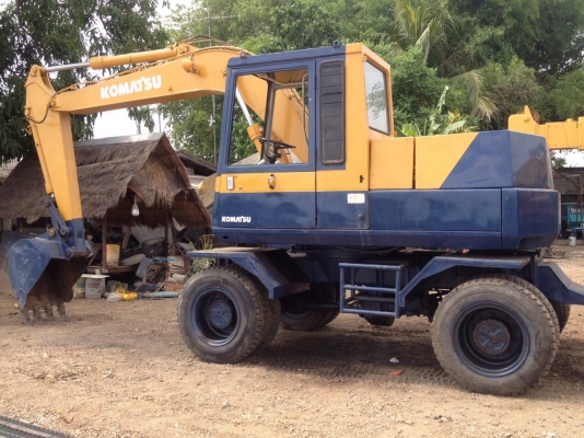 แมคโครล้อยางPw100-3 ใช้งานได้ดี ขายแล้วคะ