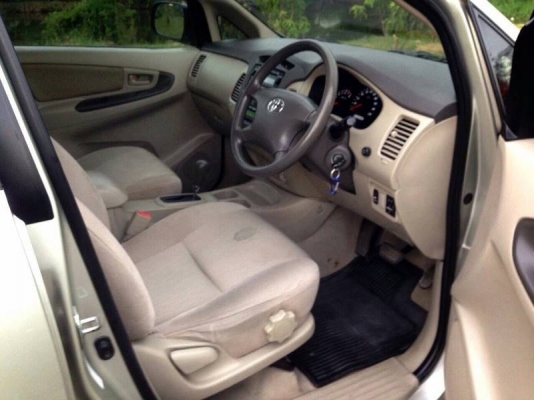 Toyota Innova ปี11 เครื่อง2.0G เบาะกำมะหยี่ Toyota Innova ปี11 เครื่อง2.0G เบาะกำมะหยี่