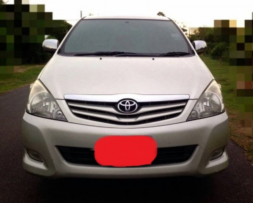 Toyota Innova ปี11  เครื่อง2.0G เบาะกำมะหยี่